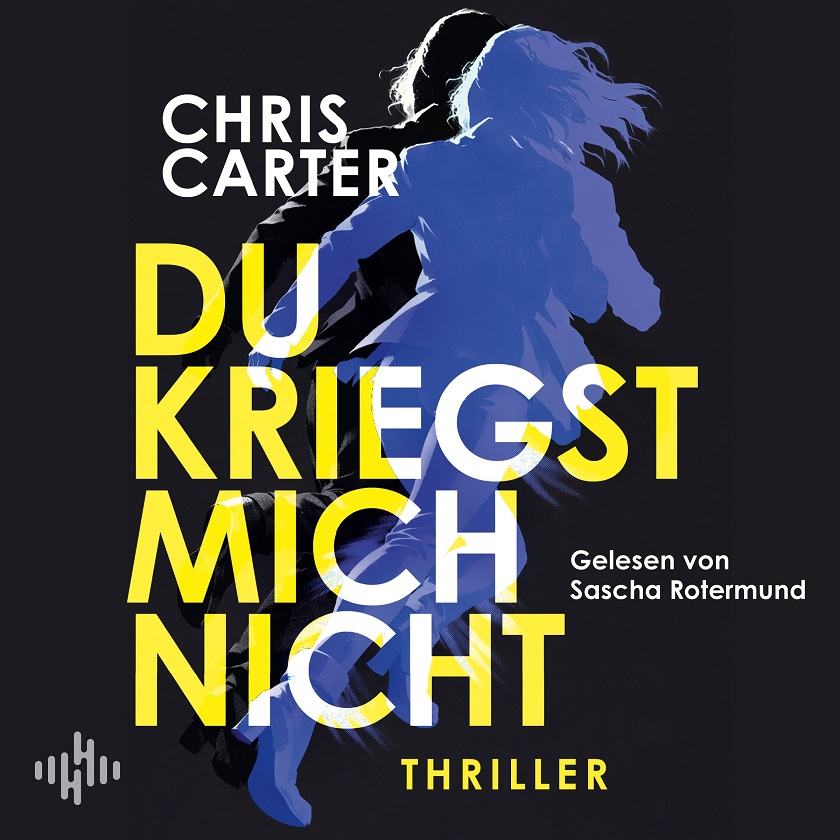 „Cover zeigt zwei überlagerte, dynamische Silhouetten einer Person in Blau und einer in Schwarz vor dunkelgrauem Hintergrund. Großer gelber Titel „DU KRIEGST MICH NICHT“ dominiert die Mitte. Autor Chris Carter steht oben in Weiß. Sprecher Sascha Rotermund ist als „Gelesen von“ rechts genannt. Klein unten steht das Wort „THRILLER“. Die Typografie ist fette serifenlose Großschrift. Die Stimmung wirkt dunkel und bewegungsbetont.“